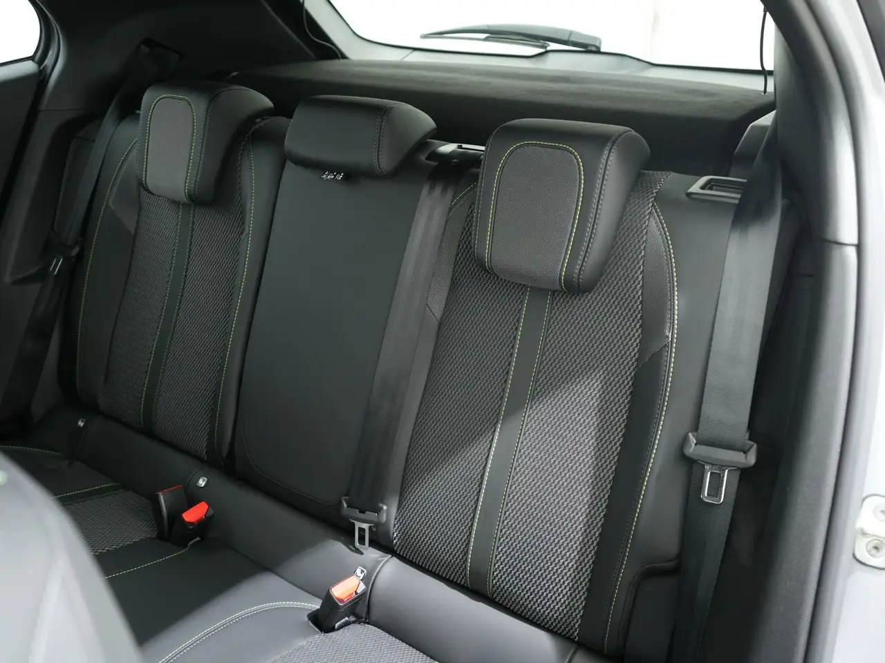 Peugeot e-2008 5