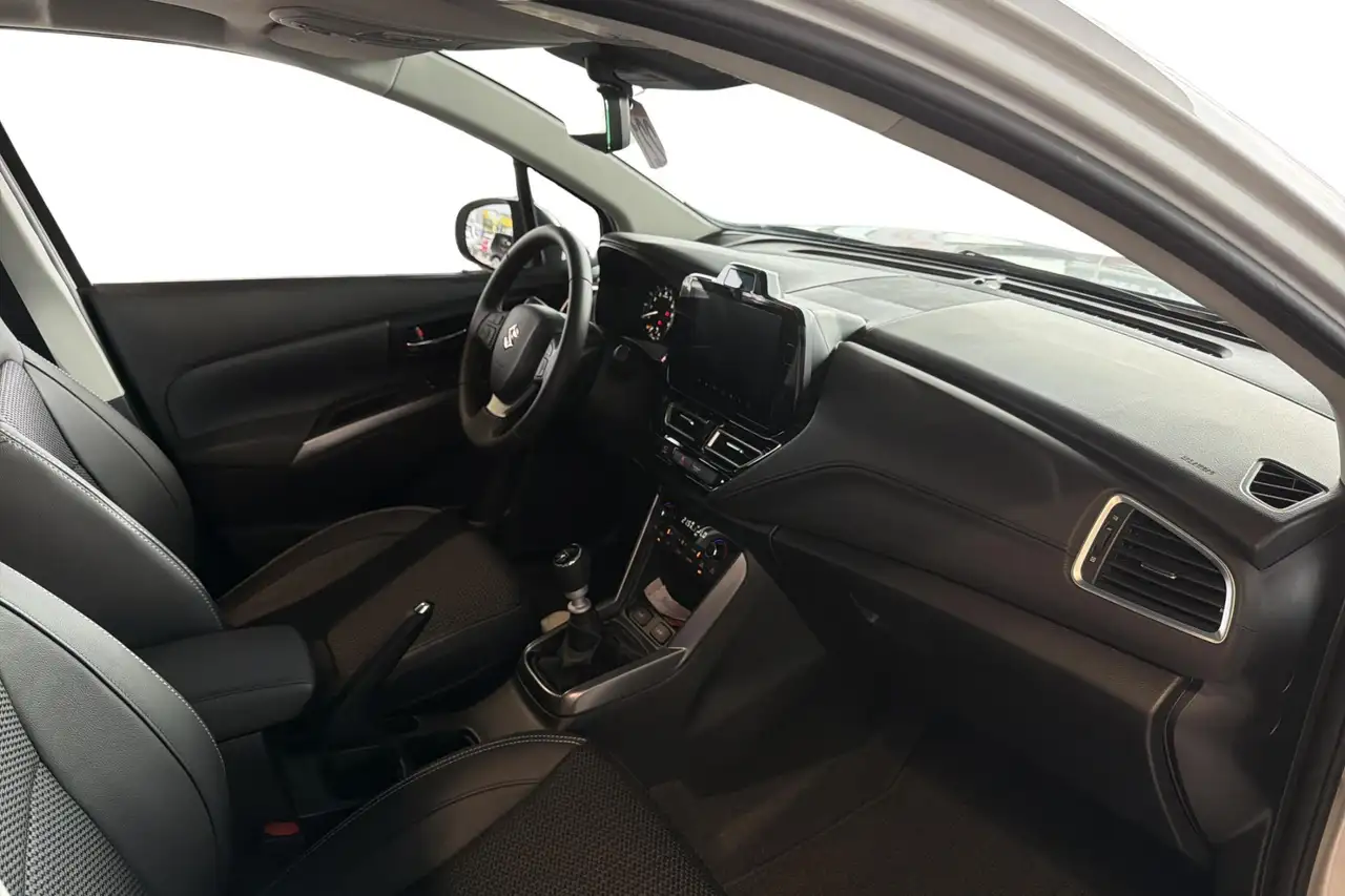 Suzuki S-Cross 6