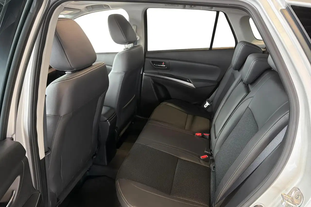 Suzuki S-Cross 8