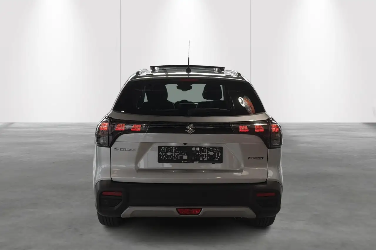 Suzuki S-Cross 10