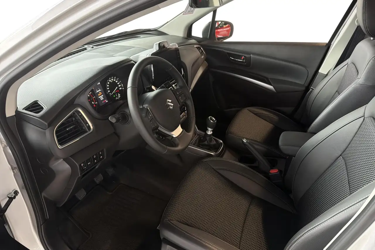Suzuki S-Cross 12