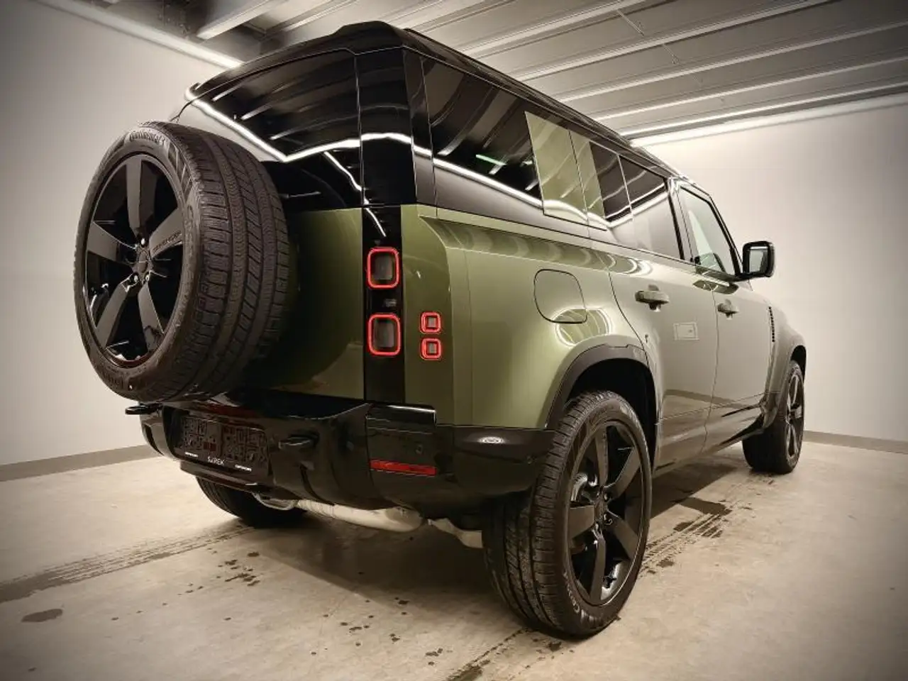 Land Rover Defender 110 4