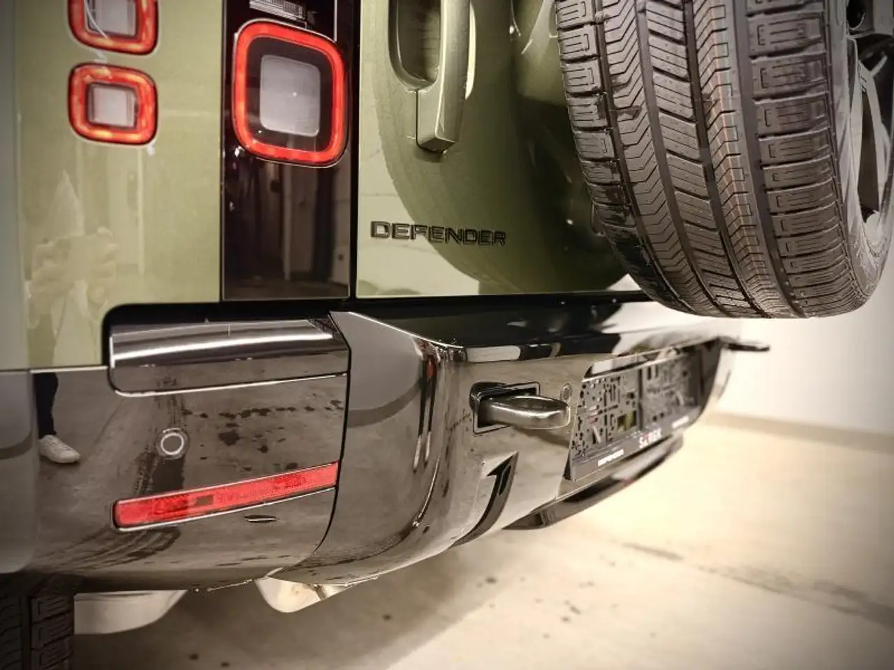 Land Rover Defender 110 7