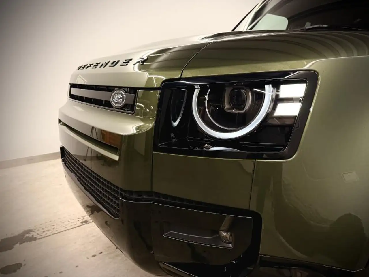 Land Rover Defender 110 10