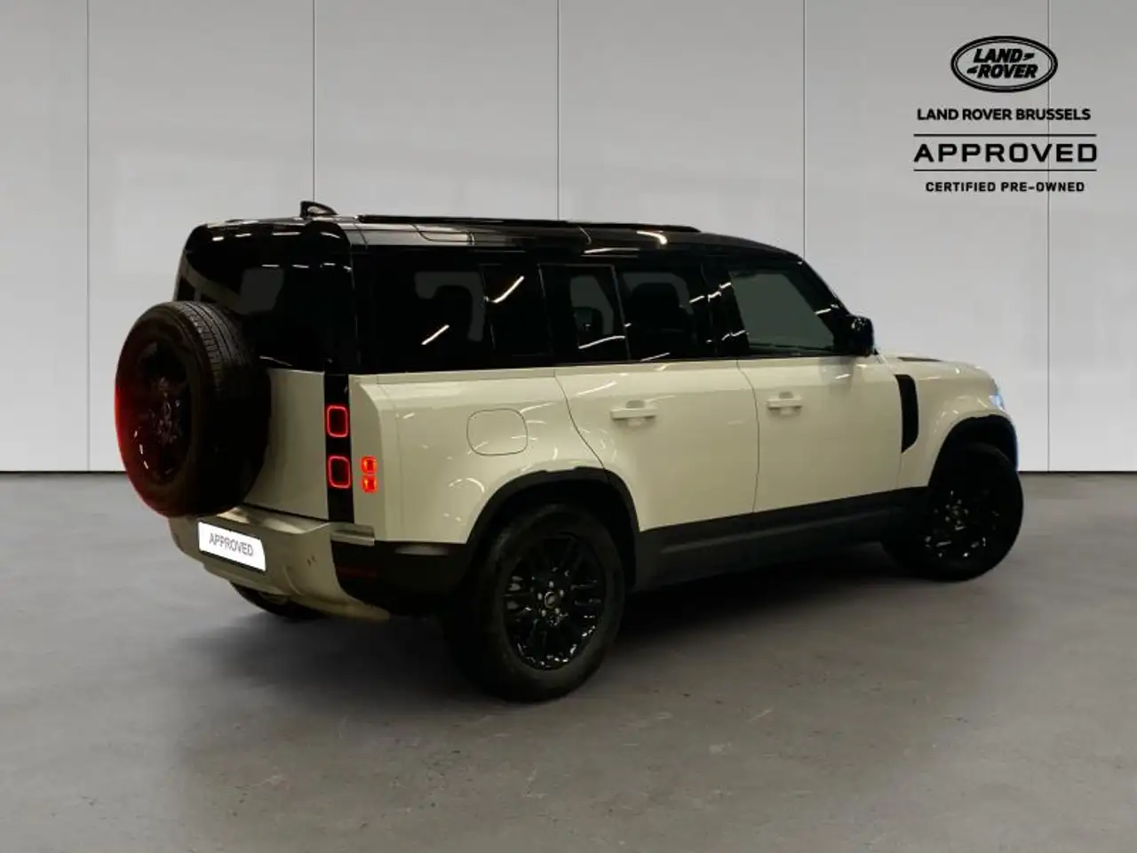 Land Rover Defender 110 3
