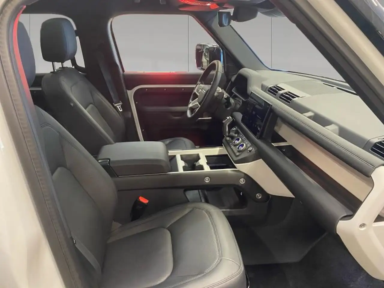 Land Rover Defender 110 4