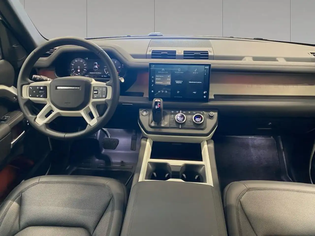 Land Rover Defender 110 5