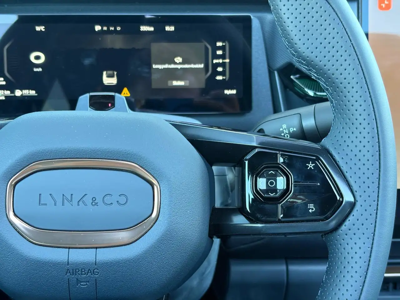 Lynk & Co 12