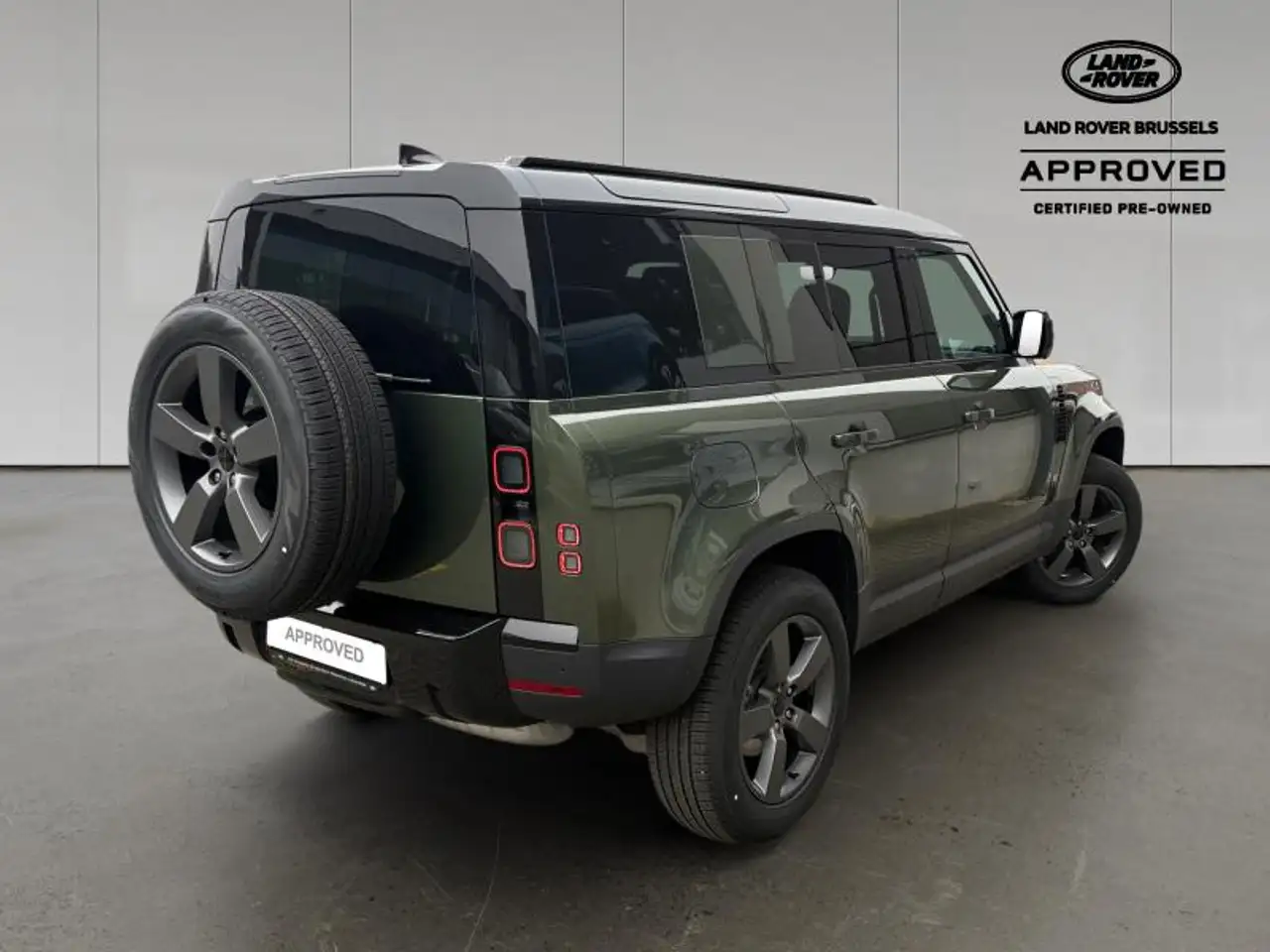 Land Rover Defender 110 2