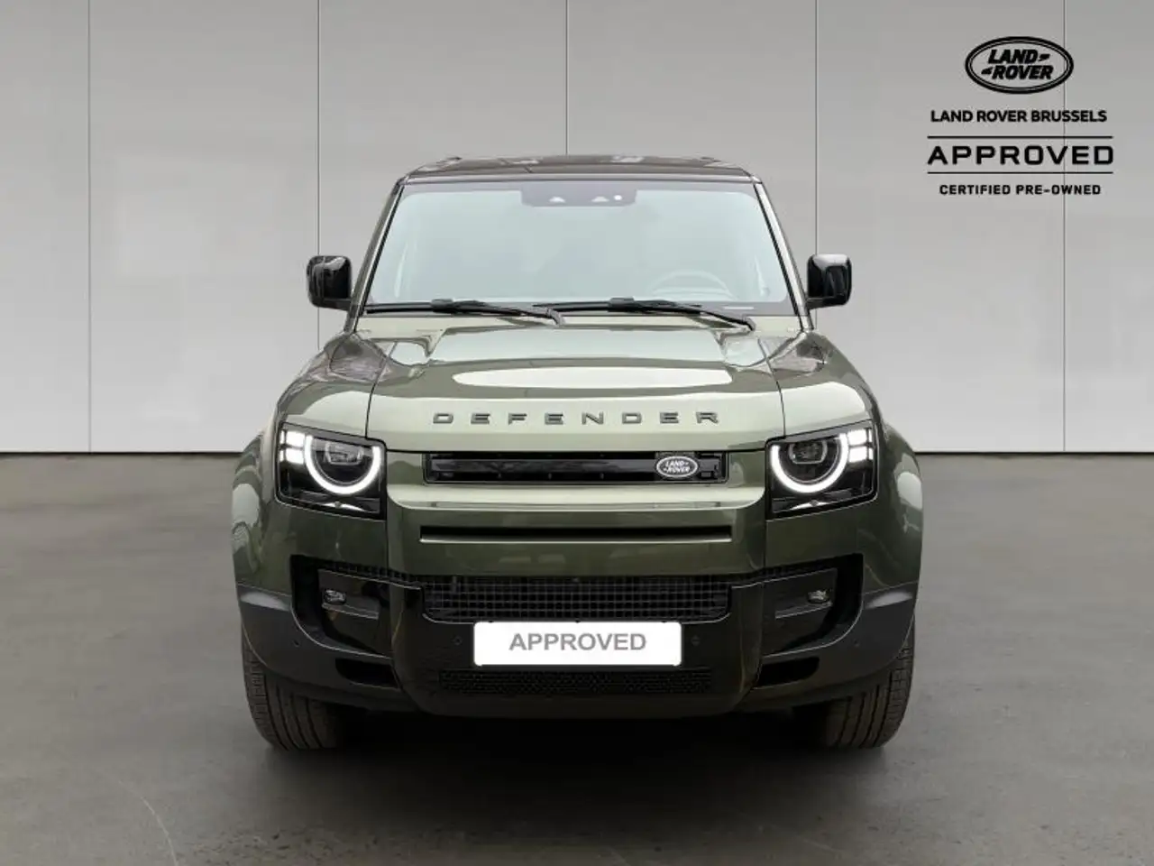 Land Rover Defender 110 6
