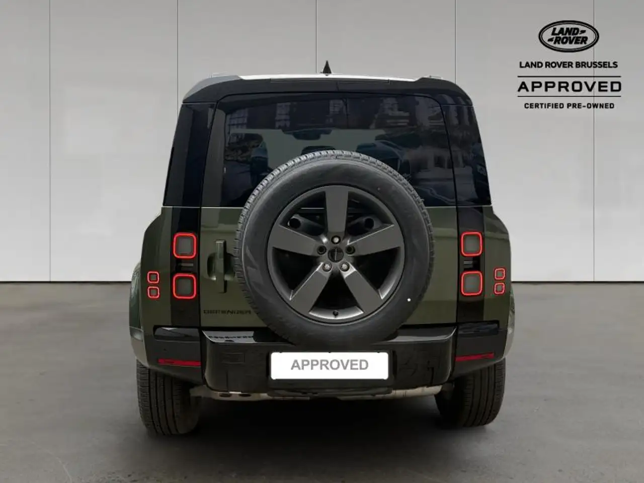 Land Rover Defender 110 8