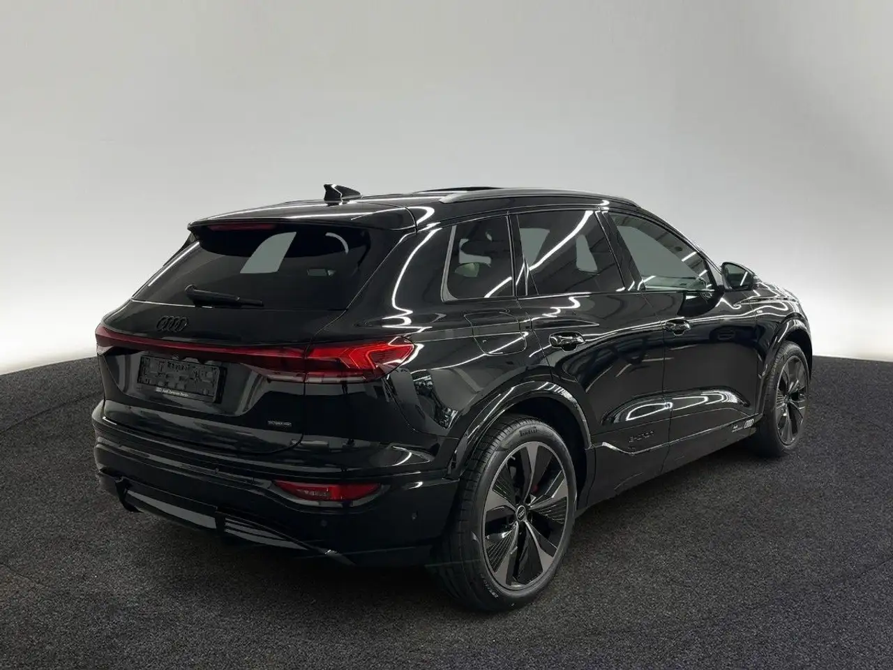 Audi Q6 6