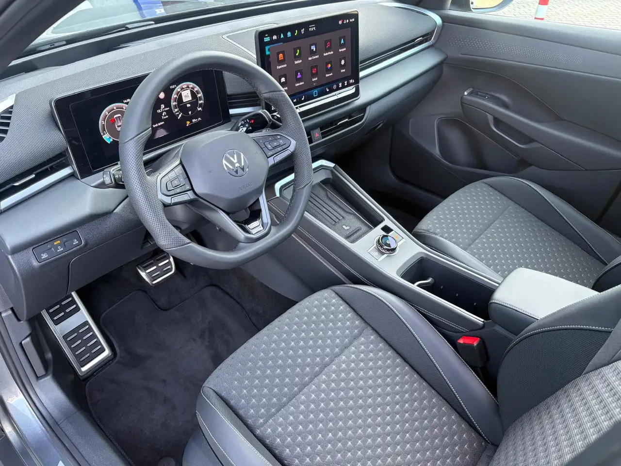 Volkswagen T-Roc 6
