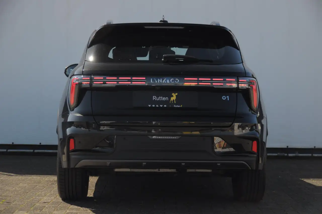 Lynk & Co 8