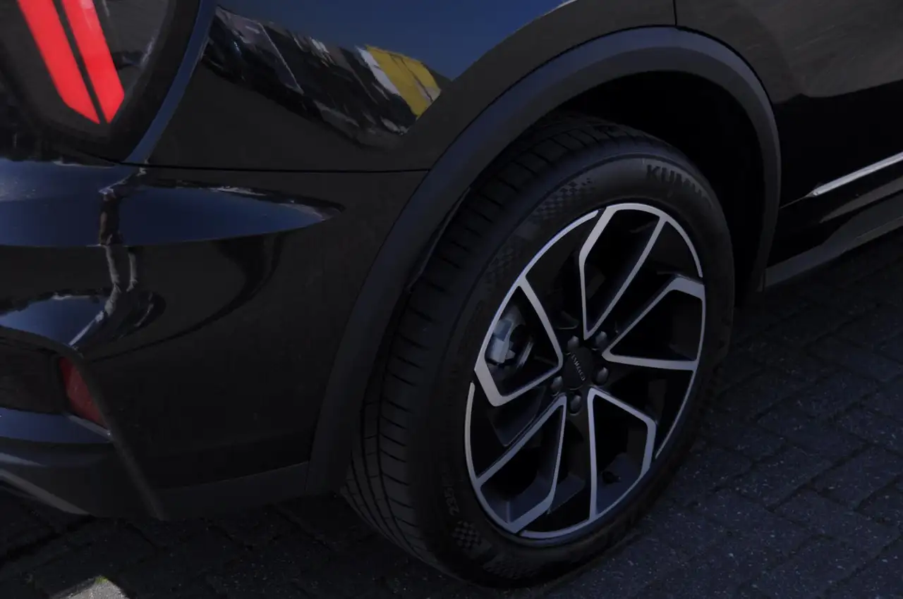 Lynk & Co 12