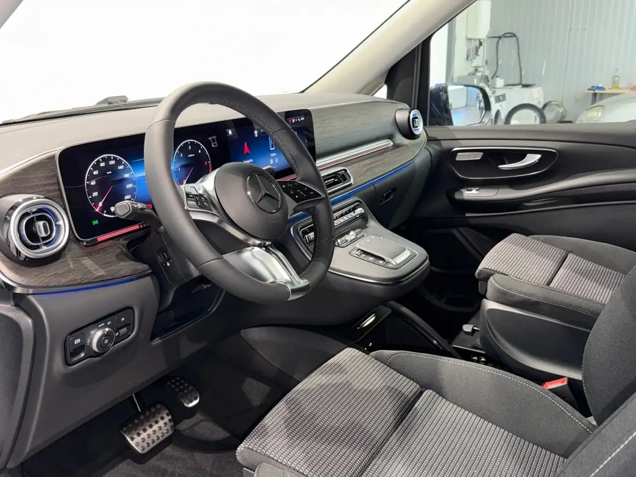 Mercedes-Benz V 300 12