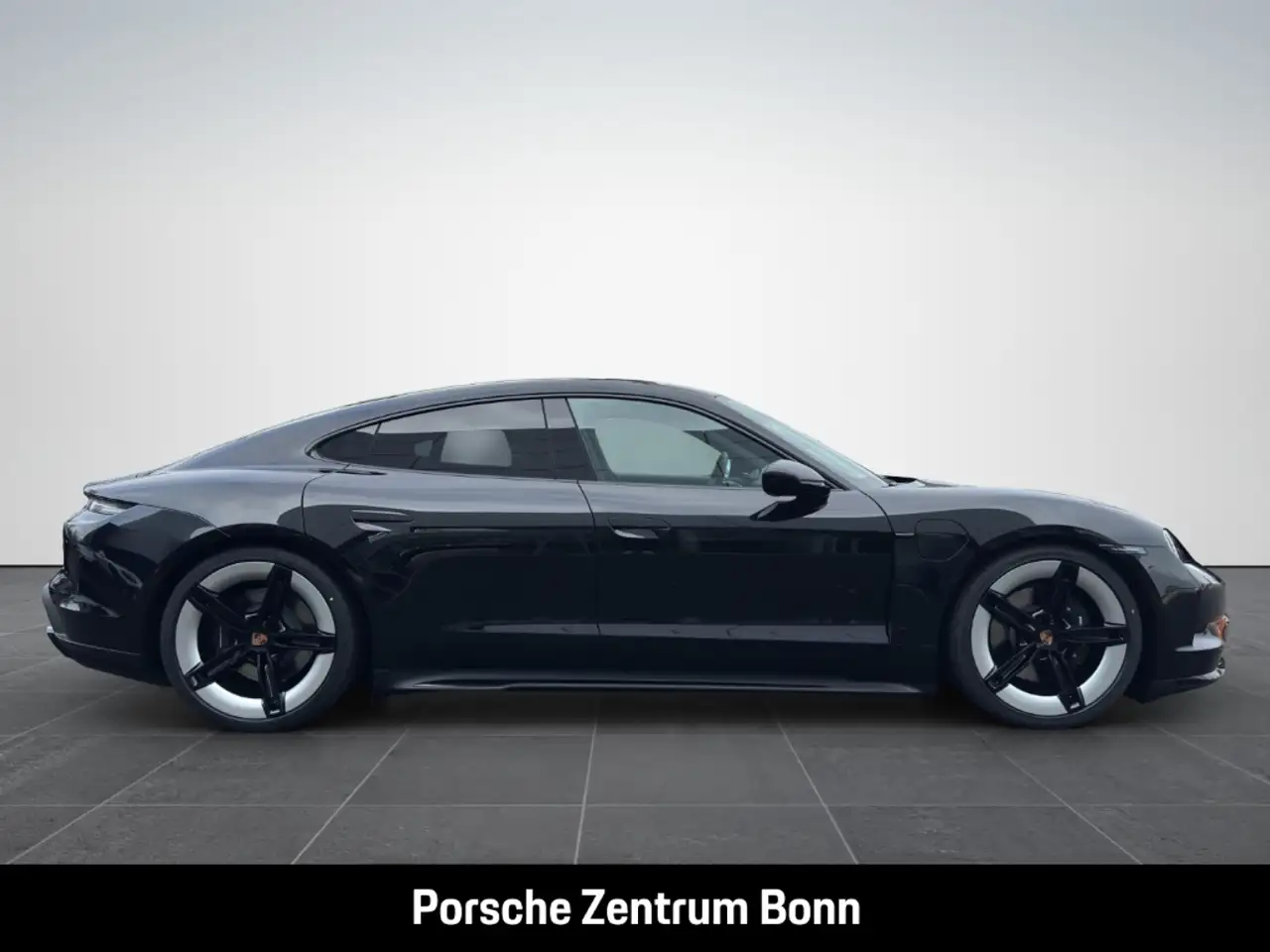 Porsche Taycan 4