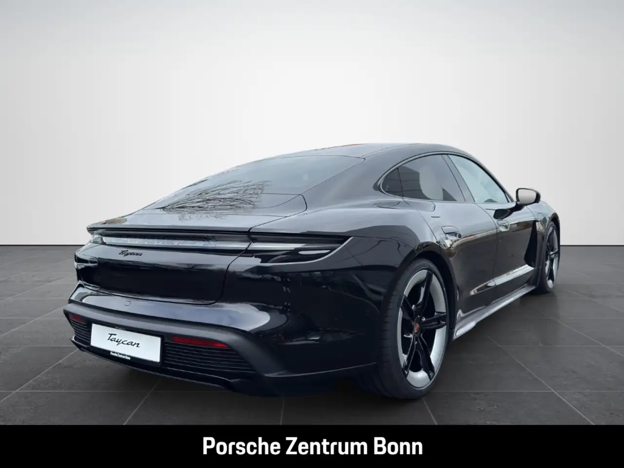Porsche Taycan 5