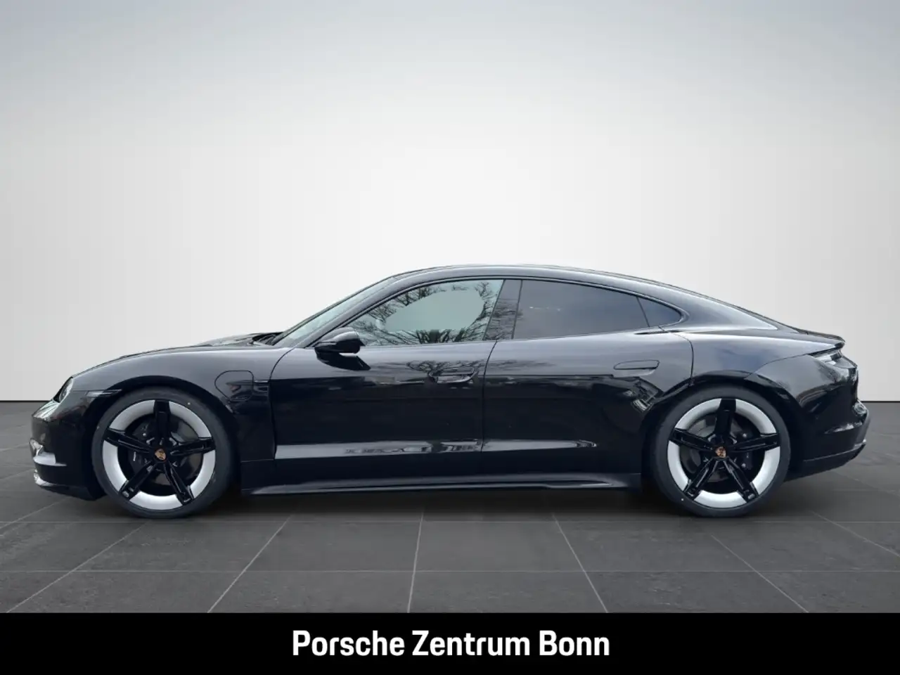 Porsche Taycan 8