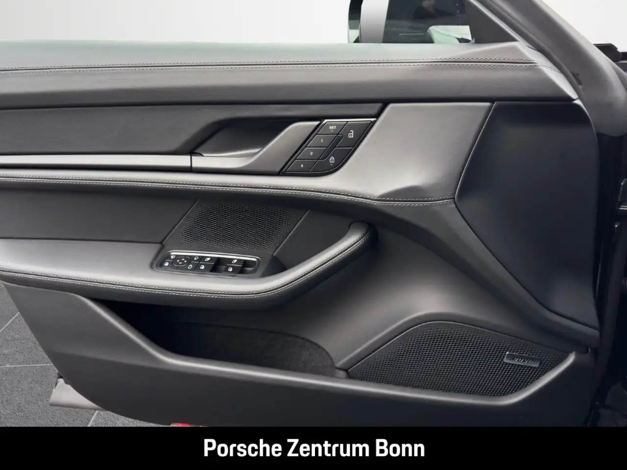 Porsche Taycan 12