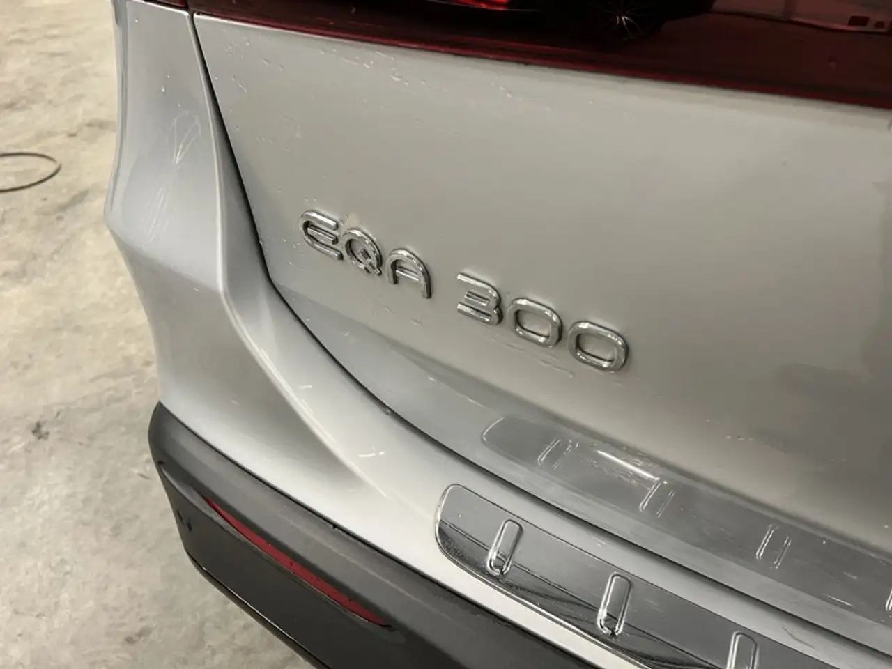 Mercedes-Benz EQA 300 6