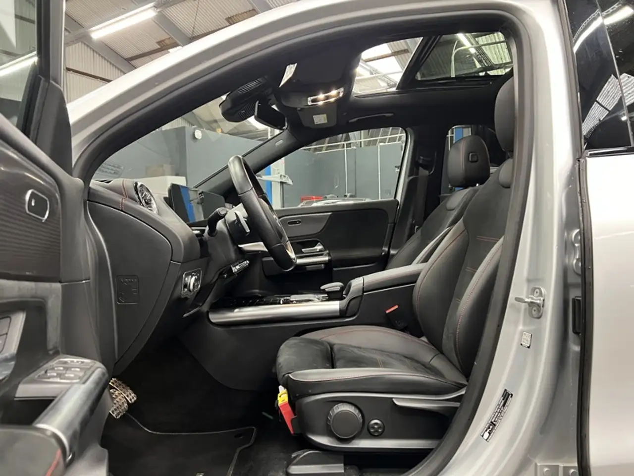Mercedes-Benz EQA 300 9