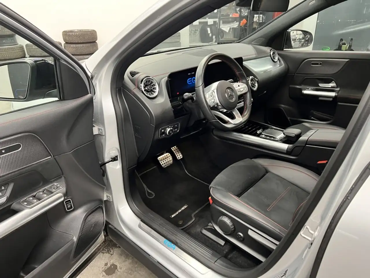Mercedes-Benz EQA 300 10