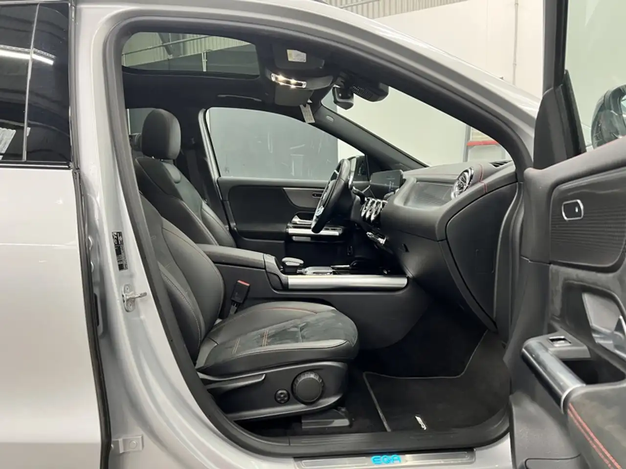 Mercedes-Benz EQA 300 12