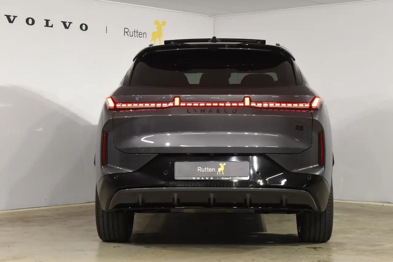 Lynk & Co 8