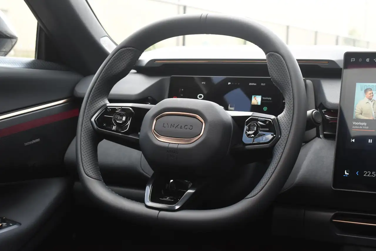 Lynk & Co 9