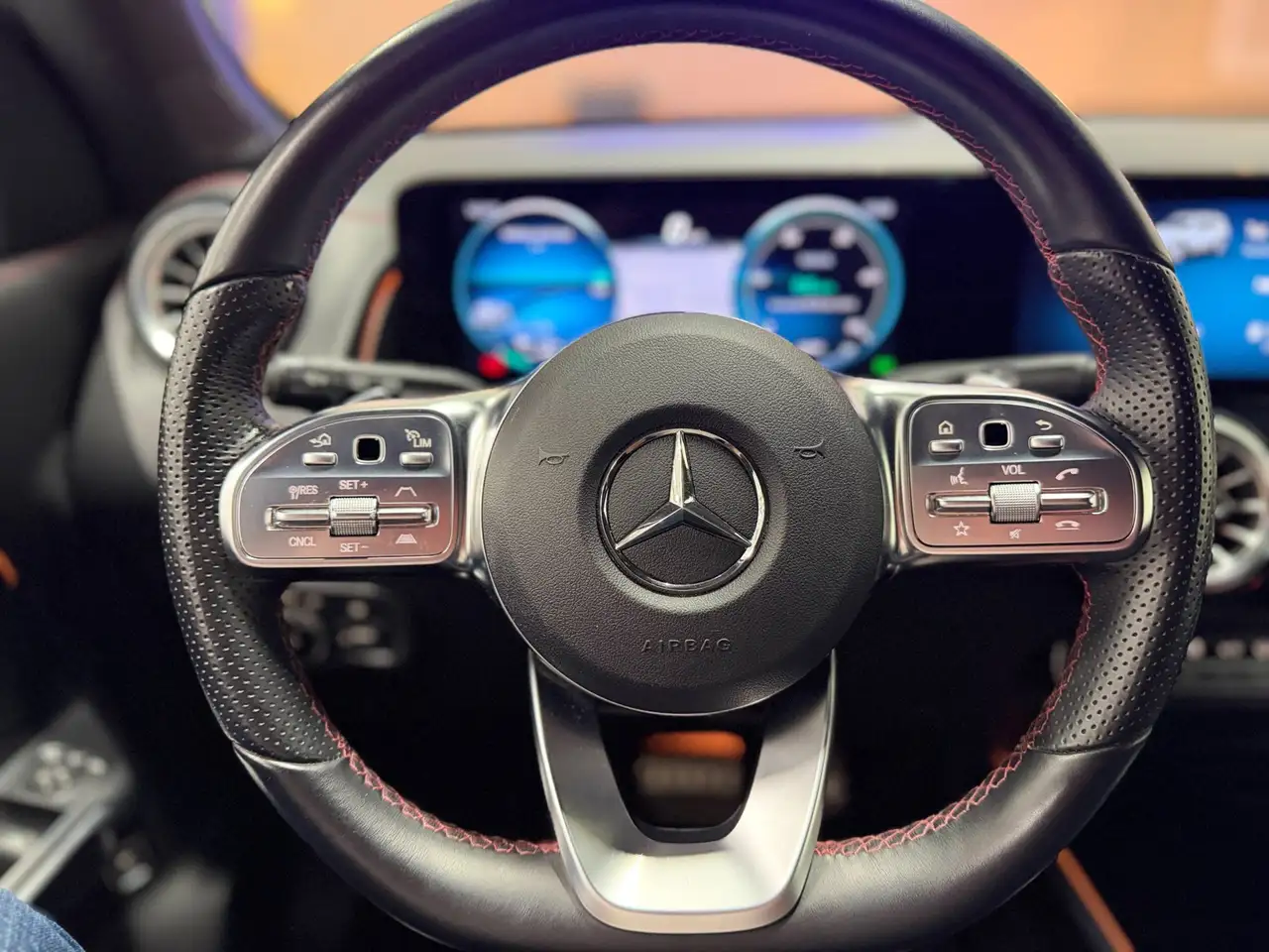 Mercedes-Benz EQB 250 12