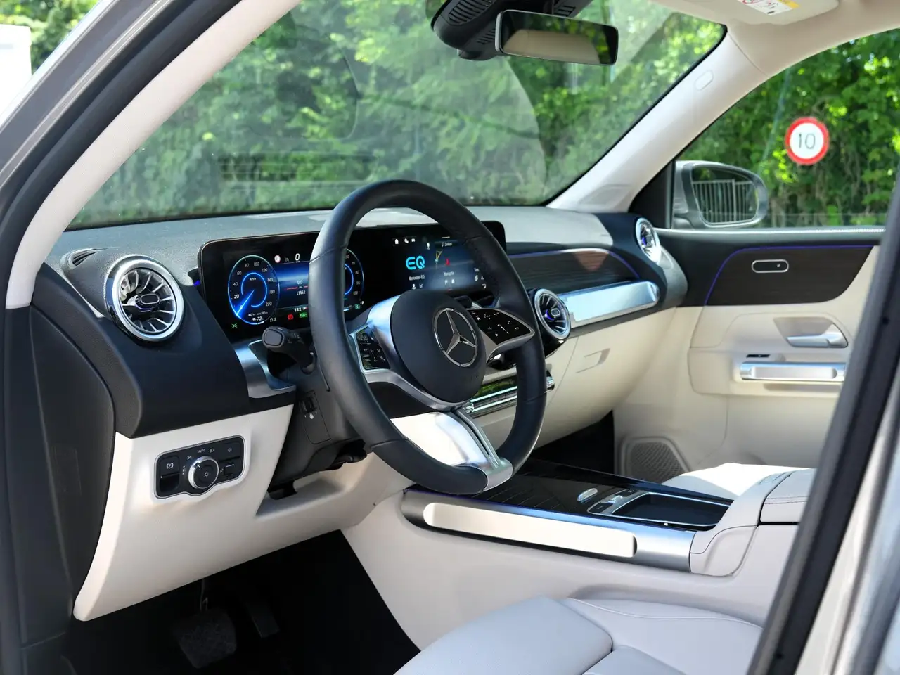 Mercedes-Benz EQB 250 9