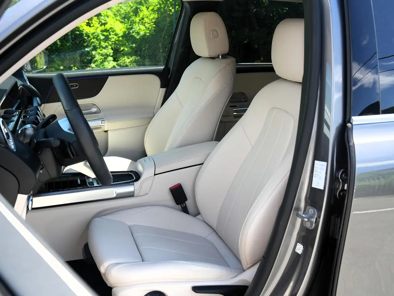 Mercedes-Benz EQB 250 10
