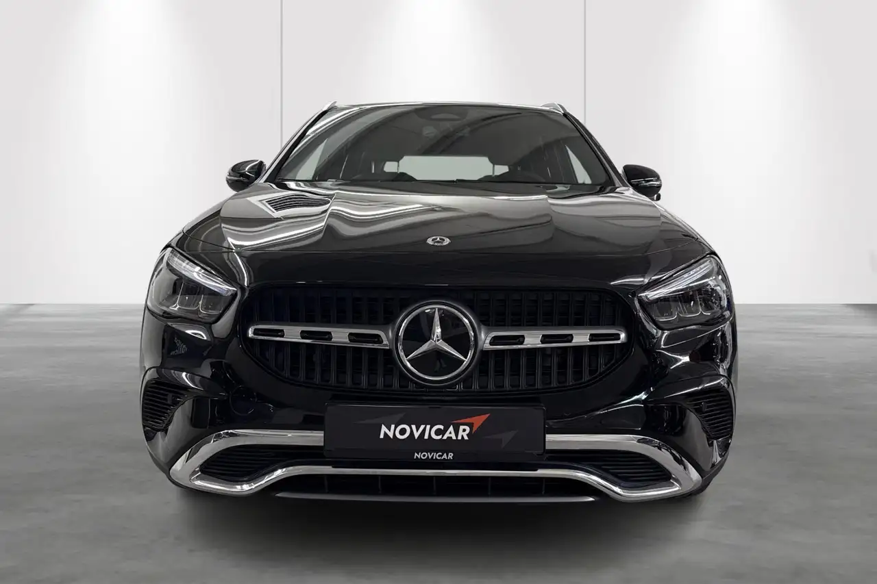 Mercedes-Benz GLA 200 4