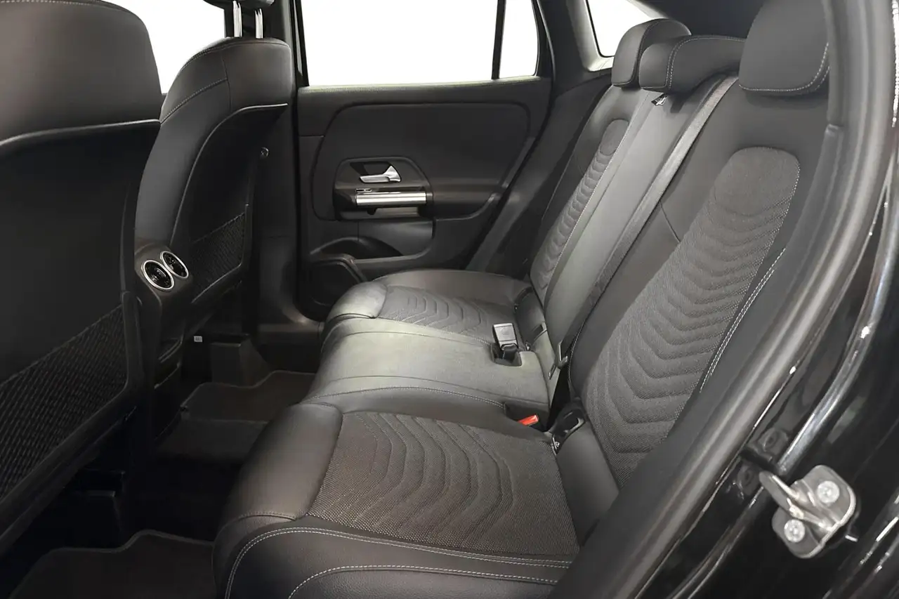 Mercedes-Benz GLA 200 7