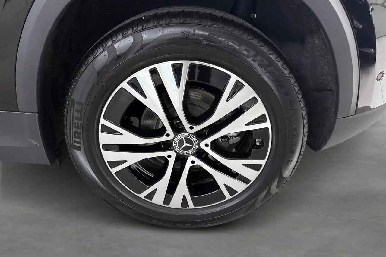Mercedes-Benz GLA 200 8