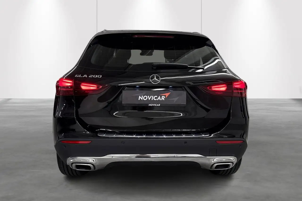 Mercedes-Benz GLA 200 9