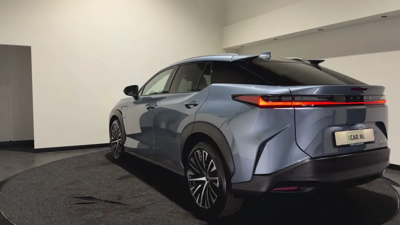 Lexus RZ 5