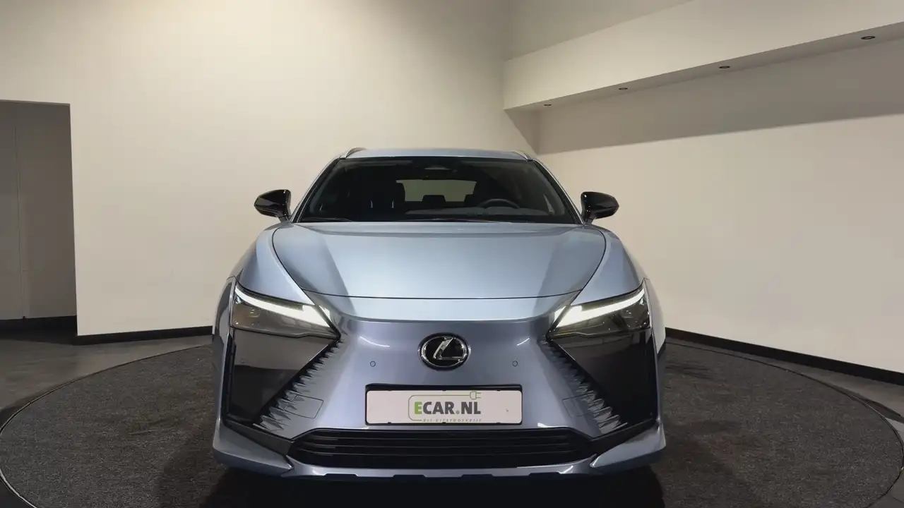 Lexus RZ 8