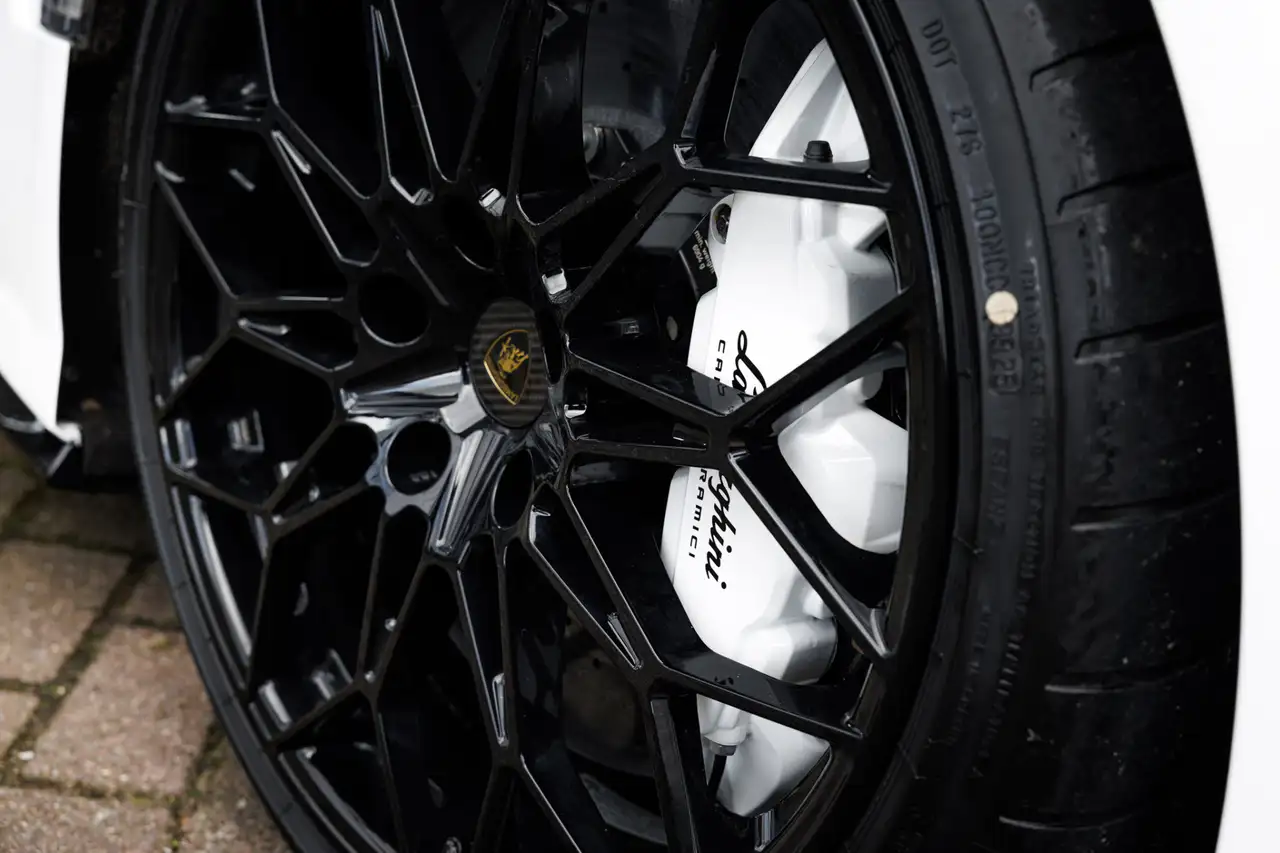 Lamborghini Temerario 12