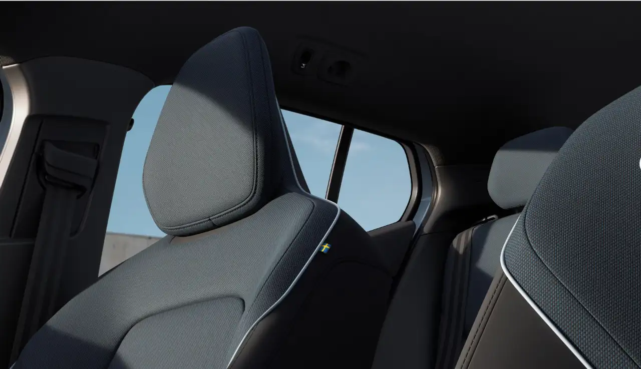 Volvo EX30 8