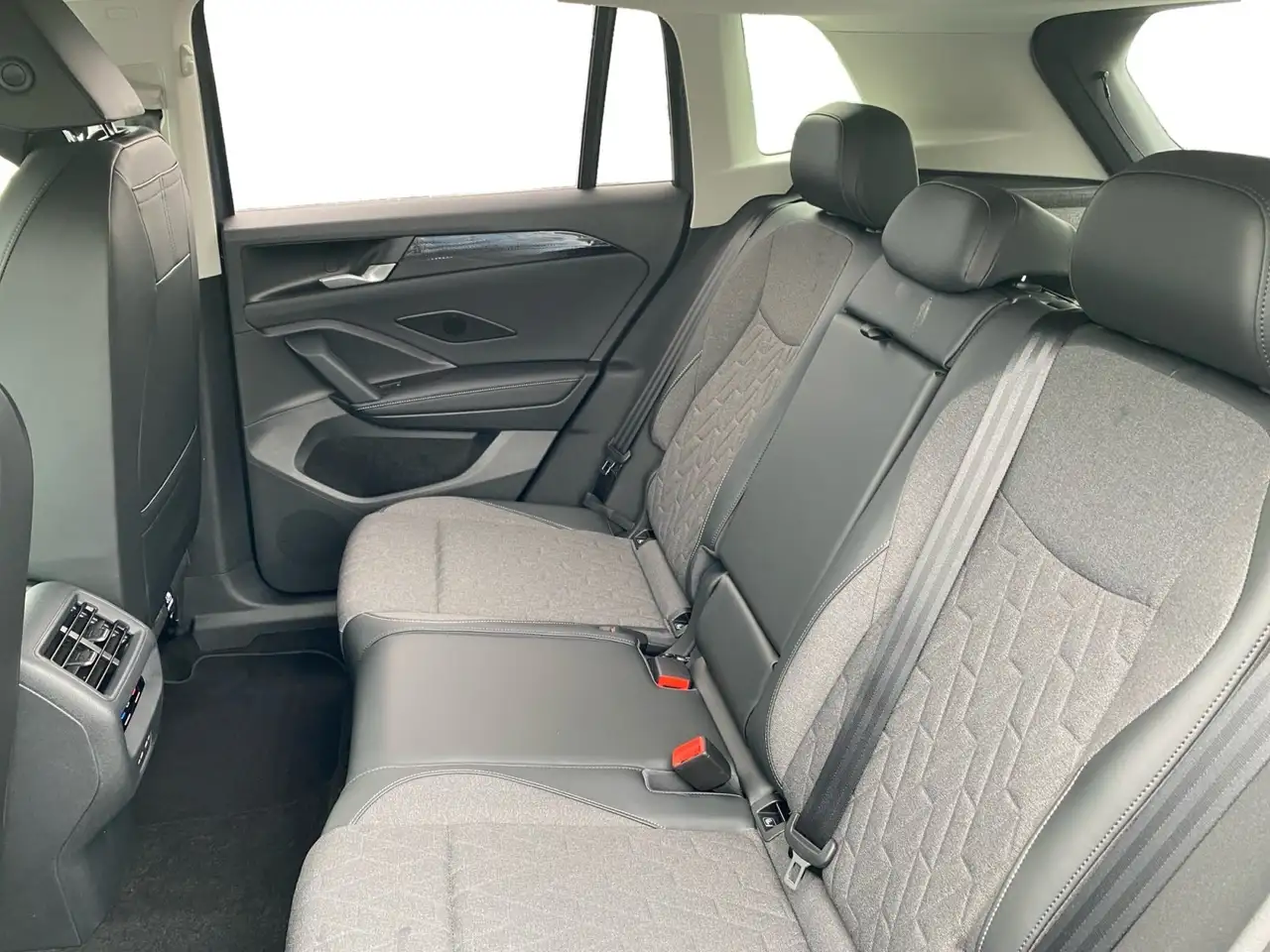 Volkswagen Tiguan 9