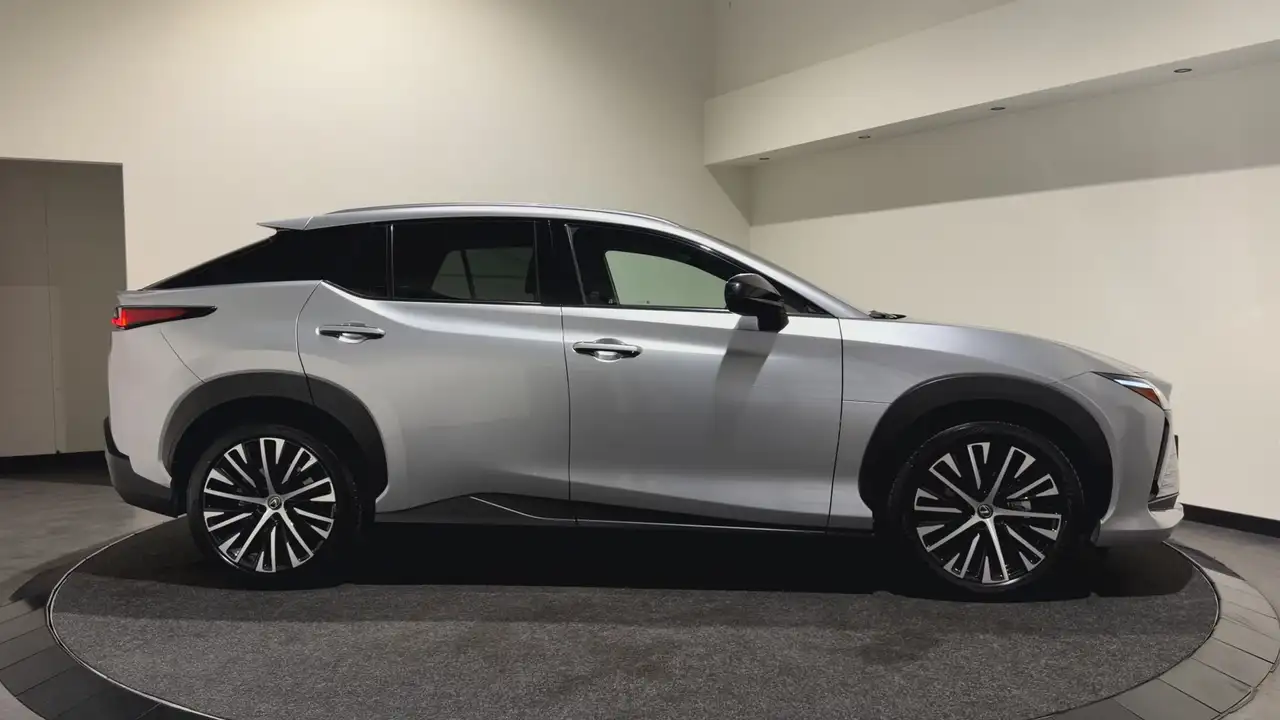 Lexus RZ 2