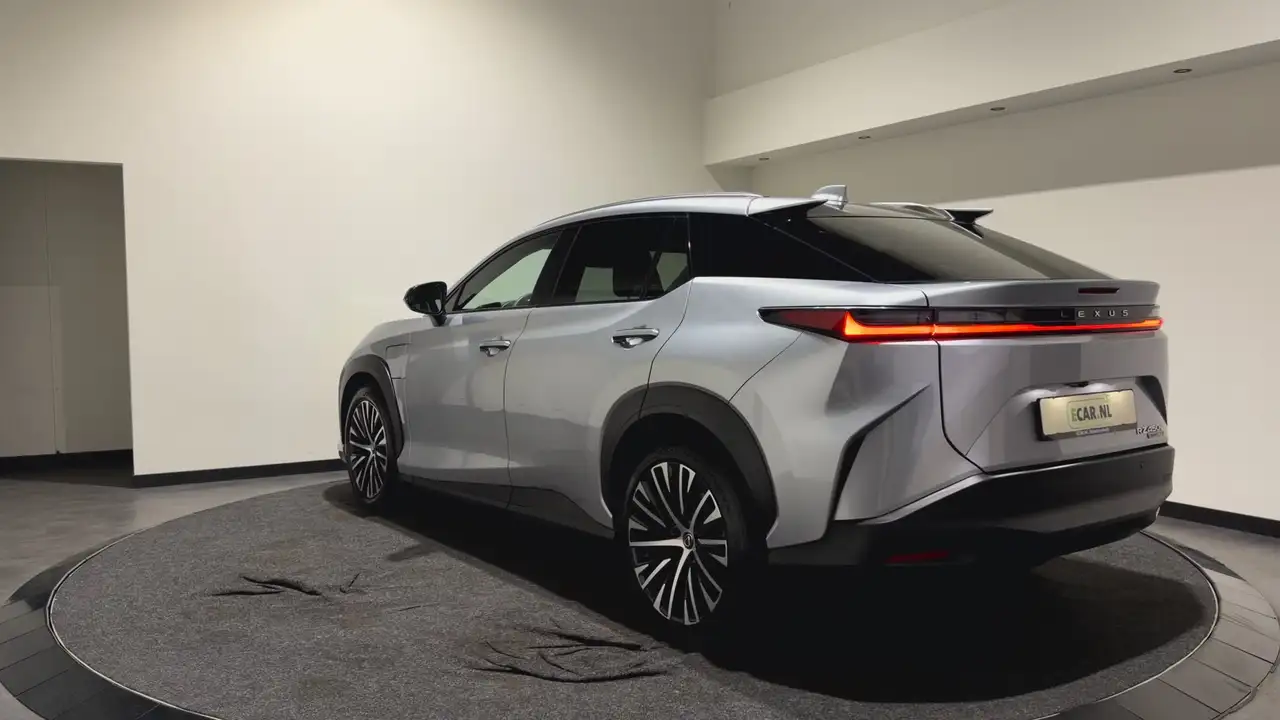 Lexus RZ 5