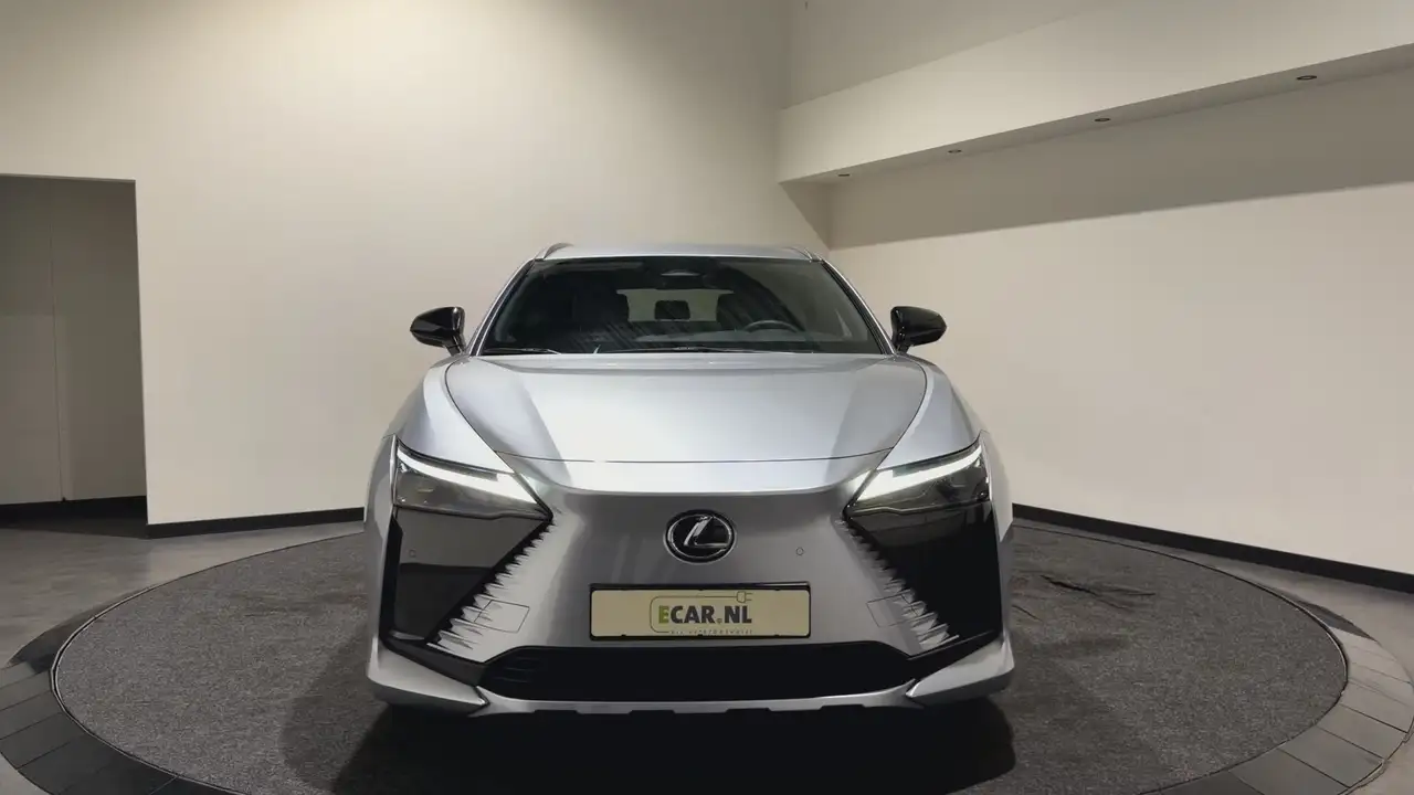 Lexus RZ 8