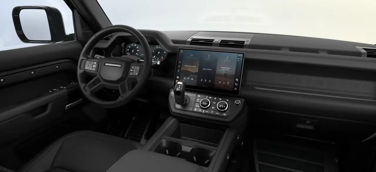 Land Rover Defender 130 5