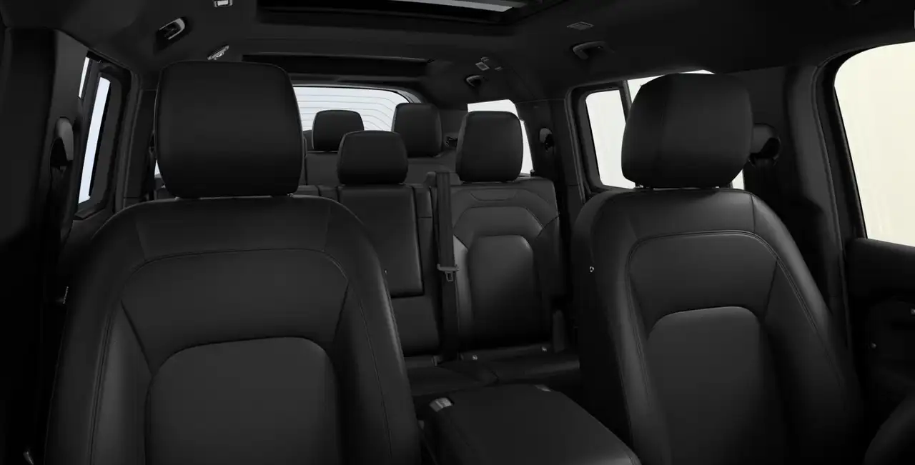 Land Rover Defender 130 6