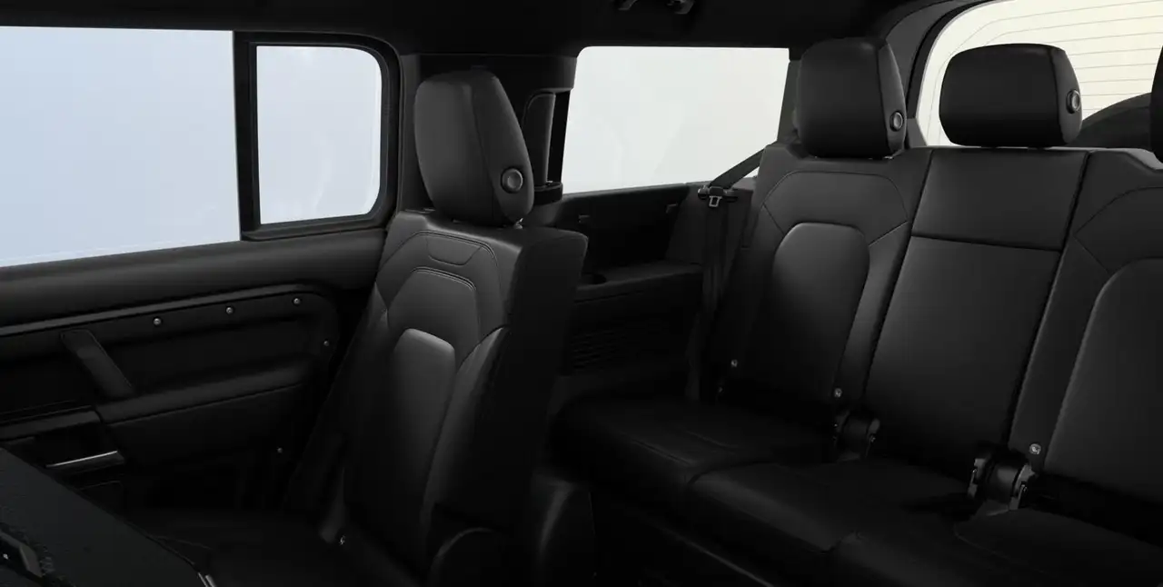 Land Rover Defender 130 7