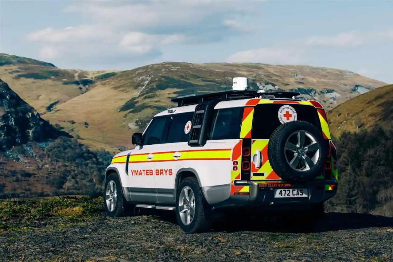 Land Rover Defender 130 9