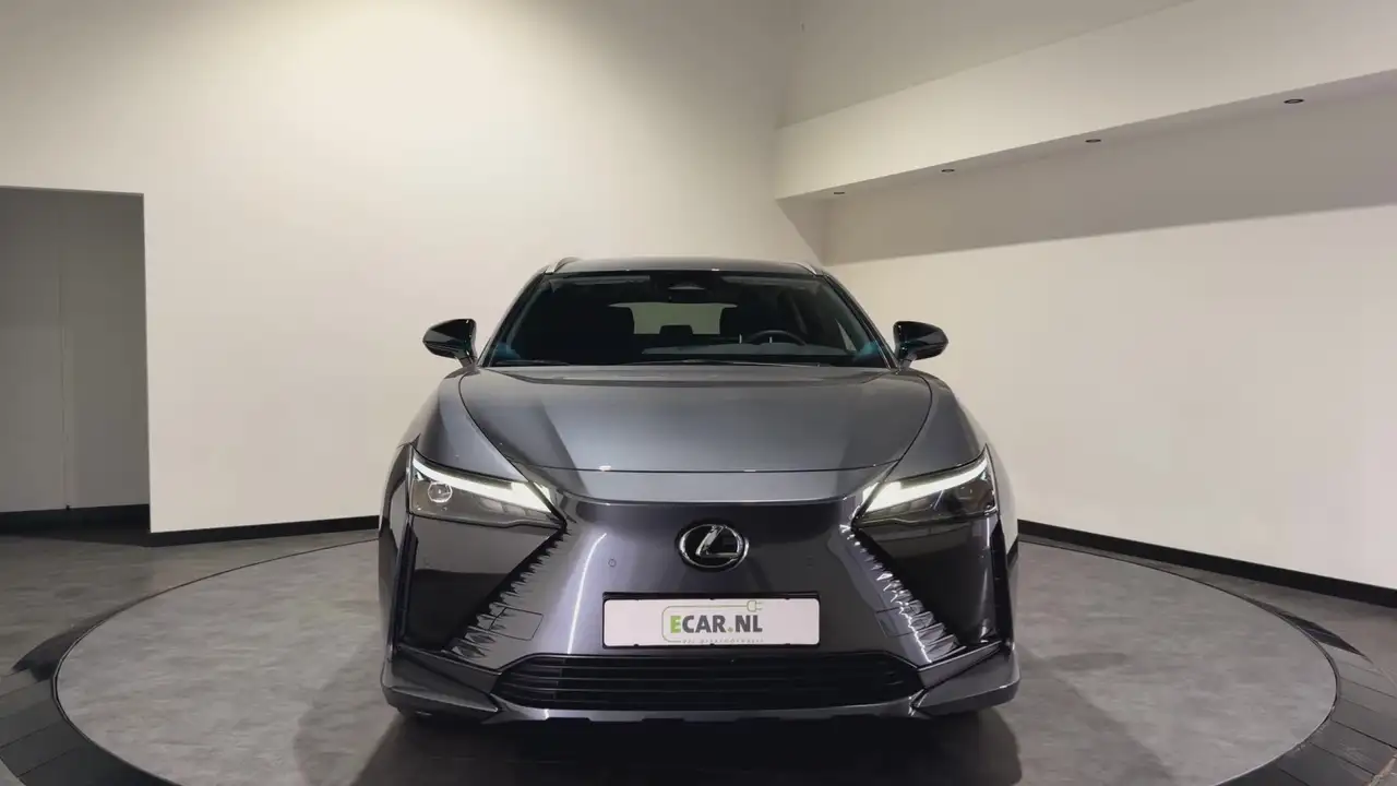 Lexus RZ 8
